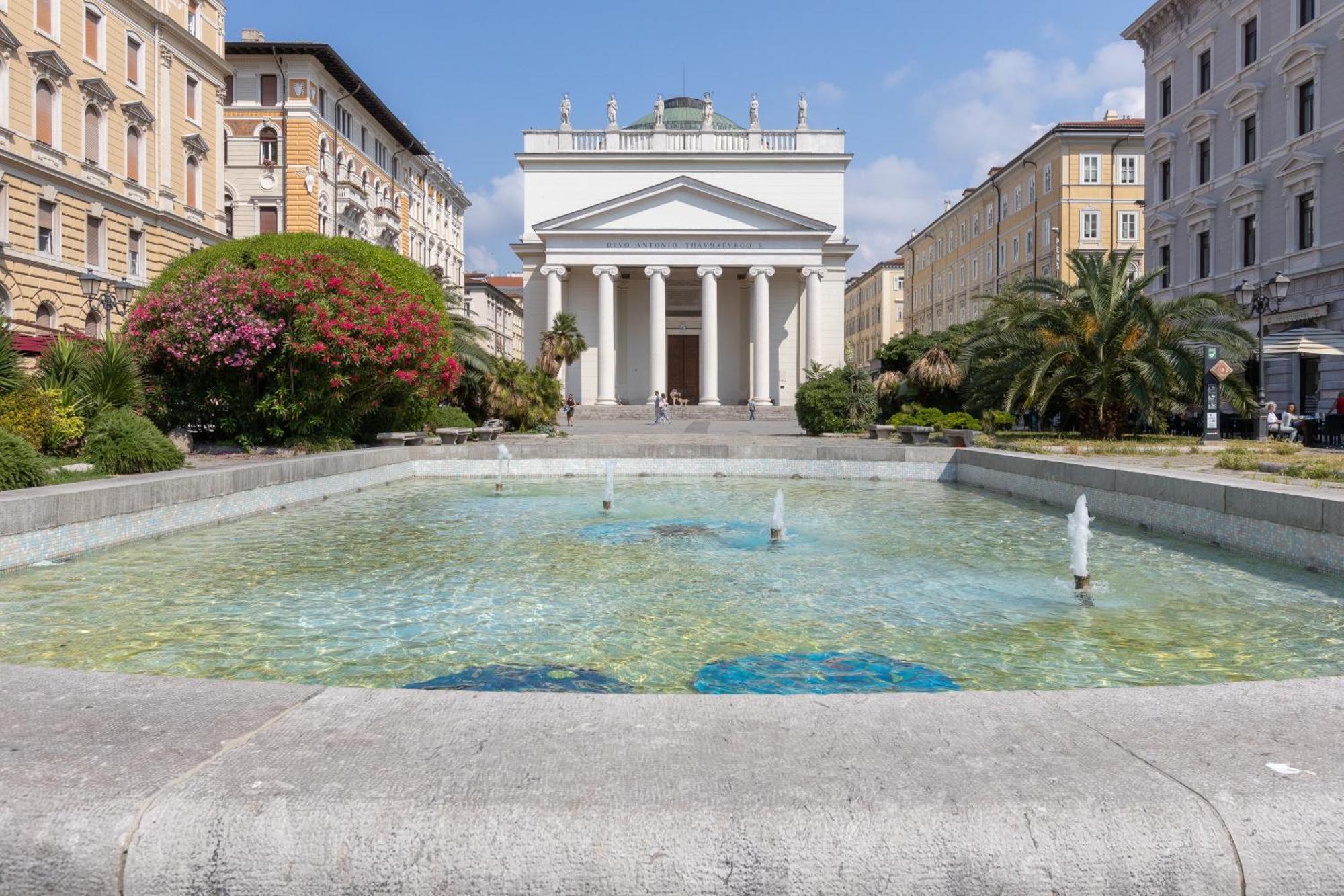 Elegante Rifugio D'Annunzio Con Parcheggio A Trieszt Kültér fotó